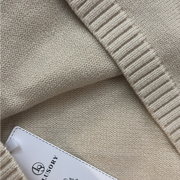 Elegant Cream Ribbed Knit Dress - Picture 7 of 8